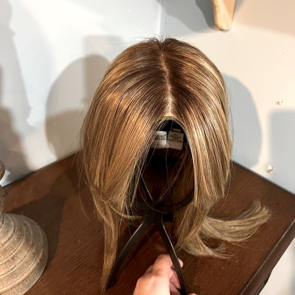 Raquel Welch Spotlight Wig - Picture 3 of 5